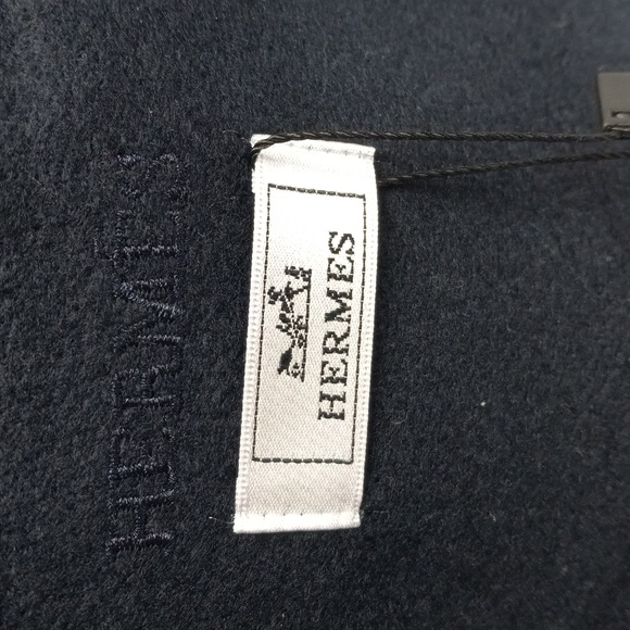 HERMES WOMEN’S NAVY BLUE CASHMERE SCARF - Picture 3 of 5
